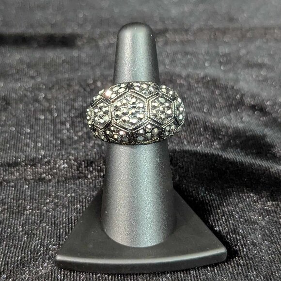 Expandable and Unique Silver Hematite Costume Ring - Picture 1 of 7